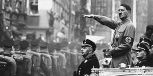 Adolf Hitler Kimdir